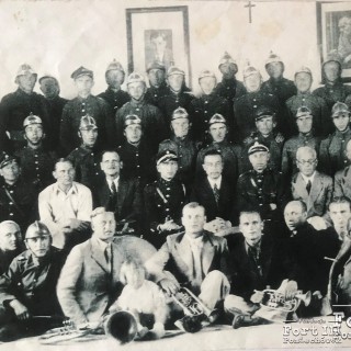 Zdjęcie sochocińskich strażaków –  wiosna/lato 1936 r. - Konstanty Banaszewski-2 rząd od dołu, 4 osoba od lewej