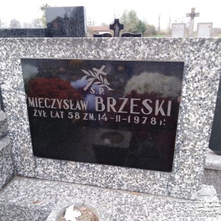 Grób Mieczysława Brzeskiego na cmentarzy w Kroczewie