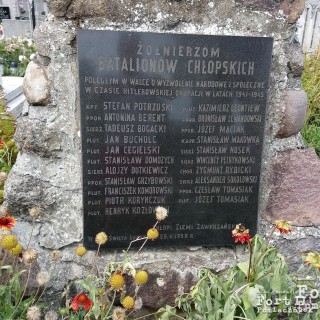 Tablica na cmentarzu w Szreńsku