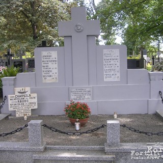 Grób Stanisława Raubo gdzie spoczywa wraz z pozostałymi żołnierzami 11 pułku ułanów na cmentarzu przy Płońskiej w Ciechanowie.