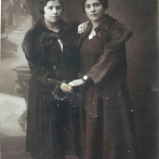 Od lewej: Golda Szul z siostrą Hena Lea