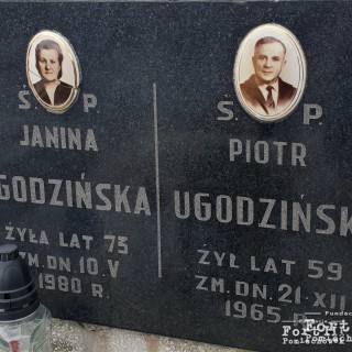 Grób na cmentarzu parafialnym w Imielnicy - Płocku